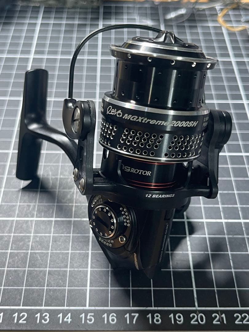 Abu Garcia Revo MGXtreme 2000SH スピニングリール